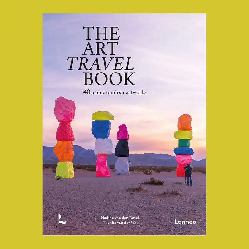 The Art Travel Book: 40 iconic outdoor artworks Merkproduct
